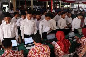 Biar makin mantap persiapannya, simak ulasan informasi cpns hingga gaji cpns terbaru 2019 berikut! Pemerintah Bersikukuh Tes Cpns Lanjut Terus Saat Pandemi Covid 19 Dpr Manut Merahputih