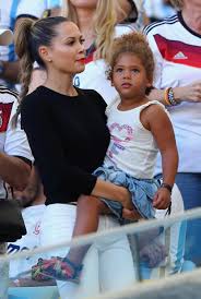 Der türkische präsident erdogan fungierte als trauzeuge für das hochzeitspaar und so ernetete mesut özil erneut. Hottest World Cup Wags Faceoff Germany Vs Argentina Casual Chic Style Chic Outfits Pretty Braids