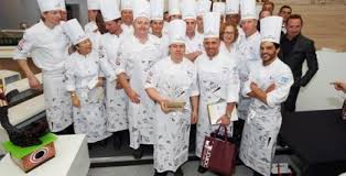 The Amateur Macaron Competition Is Increasingly International Et le craurois reconnaît que son choix final n'a tenu dès ce 5 janvier, le roi des gâteaux sera en vente dans les boutiques varoises de denis matyasy. the amateur macaron competition is