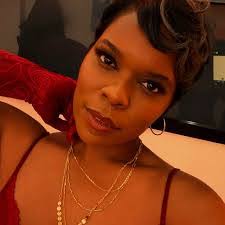 Brandi Hebert's Instagram, Twitter & Facebook