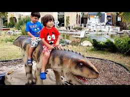 Fatih Selim Ve Yusuf Dinozor Parkinda Ejderhalarin Dislerini Inceliyorlar Dinozorun Sirtina Bindiler Youtube Dinozorlar Ejderhalar Park
