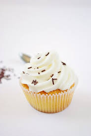 Creme Au Beurre Pour Decorer Vos Cupcakes Recette Glacage Cupcake Cupcakes Cupcake Facile