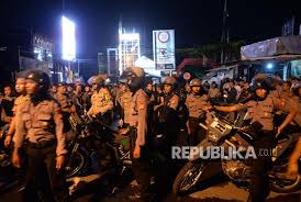 Aldi taher unggah instagram poligami jodohkan jerinx dengan bcl, netizen malah jodohkan dengan lucinta luna Bentrok Ojol Vs Debt Collector Polisi Hentikan Premanisme Republika Online