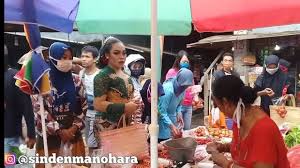 Tarian ini melewati beberapa sesi, sehingga memiliki durasi yang terbilang panjang. Nyentrik Banget Belanja Ke Pasar Pakai Kebaya Dan Sanggul Ala Sinden