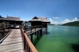 Terdapat 2 jeti hentian di pulau pangkor iaitu (1) jeti sungai pinang kecil & (2) jeti pangkor. Panduan Bercuti Di Pulau Pangkor Percutian Bajet