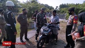 Pak wali kota menginstruksikan kami untuk melakukan penegakan dengan menggelar razia masker. Razia Masker Satpol Pp Kabupaten Cirebon Masyarakat Belum Disiplin Times Indonesia