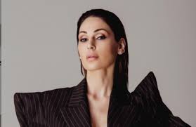 Doppiamente fragili · un nuovo bacio · volere volare · corri · attimo x attimo · l'amore più grande che c'è · ragazza di periferia · quando due si lasciano · qualcosa di te · essere una donna. Anna Tatangelo Ubriaca I Fan Fisico Statutario Illegale Foto
