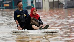 Tertarik untuk mengetahui arti mimpi banjir? Ibu Hamil Nyaris Melahirkan Di Lokasi Banjir Bekasi Metro Tempo Co