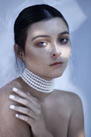 Fotografía Medellin/Colombia Luz y sombra Fotografa: Isabel León  Asistencia: Oscar Muete Modelo: Manuela Hurtado