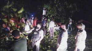 Perlu diketahui bahwa bpr dana raya ini merupakan kantor bayar atau mitra resmi pt taspen yang memiliki sejumlah produk pinjaman, salah satunya adalah kredit pensiun. Https Medan Tribunnews Com 2021 03 31 Mapolda Sumut Siaga 1 Siapkan Brimob Bersenjata Lengkap Di Pintu Masuk Https Cdn 2 Tstatic Net Medan Foto Bank Images Pengamanan Di Polda Sumut Saat Sertijab Kapolda Tribun 20170708 113410 Jpg