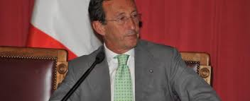Gianfranco fini (nacido el 3 de enero de 1952 en bolonia, italia) es un político italiano. Giochi E Riciclaggio Gianfranco Fini Sono Stato Un Coglione Corrotto Mai Il Fatto Quotidiano