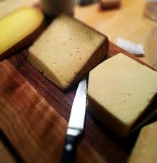 Dairy free diet for breastfeeding mums. Dairy And Other Food Sensitivities In Breastfed Babies Kellymom Com