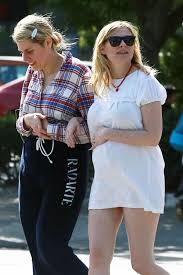 Kirsten dunst is going to be a mom of two! Pregnant Kirsten Dunst Out For Lunch In Los Feliz 02 11 2018 Hawtcelebs