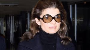 Jackie kennedy loved wearing bright colors such as pink, yellow, red and ivory. Star Style Der Stil Von Jackie Kennedy Onassis Vogue Germany