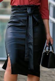 saia de couro com amarracao moda evangelica flor de amendoa saia de couro saia de couro preta saia de couro sintetico
