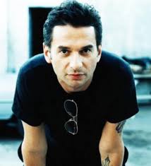 father Dave and his little Stella 💙💓 (anton Corbijn , playing the angel  photo shoot , 2005) 🖤😇