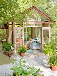 Die Perfekte Alternative Zur Mannerhohle In Diesen Hauschen Fuhlen Sich Frauen Heimelig Gartenpavillion Kleines Gartenhaus Garten Pavillon