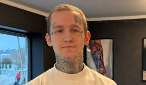 Tommy (23) åpner bydelens første: