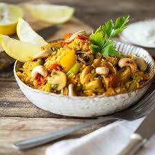 Bunte Gemuse Paella Mit Gerosteten Cashewkernen Rezept Rezepte Gemuse Paella Kochrezepte