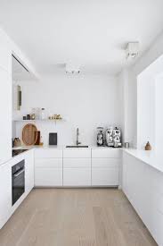 Prof kitchen ⭐ , russia, rybinsk, tsentralny rayon, tsentralny mikrorayon, ulitsa borodulina, 9: Diese Elegante Und Weisse Kuche Ist Mit Mobeln Von Ikea Und Einem Prof Diese Einem Elega White Kitchen Design Interior Design Kitchen Home Decor Kitchen