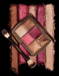 It is perfect to wear if you're going for a natural day look and it can be used to create a more glamorous look too! Ambient Lighting Edit Universe Unlocked Hourglass Cosmetics
