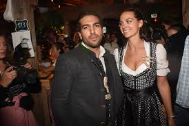 Bevor elyas m'barek erfolg als schauspieler hatte, bekam er von einem bekannten kollegen, ebenfalls mit migrationshintergrund, den rat: Elyas M Barek Wer Ist Seine Freundin