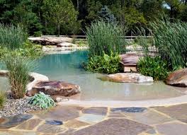 Schwimmteich Garten Anlegen Naturlich Bio Sandsteinplatten Schilf Hinterhof Strand Kleiner Pool Design Schwimmteich