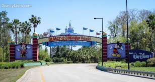 News Disney World Announces Huge And Unpopular Changes To Resort Parking Disneylis Fastpass Disney World Disney World Tips And Tricks Disney Resorts Rooms