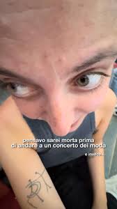 non so se vi auguro più un interlocutore così bello e buono o una fidanzata  perfetta come me✨