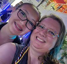 What to include in a get to know me presentation for 7th grade students?