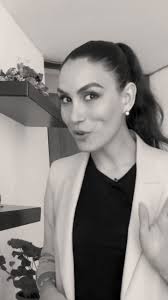 A Parte De Estar Rodeada De Glamour , Isabella Santiago Nos Muestra Su Lado  Más Espiritual Y El Cual La Acompañará En #Lacasadelosfamososcol… ¿Perderá  Su Paz En El Encierro Pronto Conoceremos Lo Mejor ...