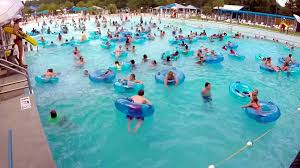 Coque polyester, béton, bois et des spas. Chine Une Piscine A Vagues Cree Un Tsunami Et Blesse 44 Personnes