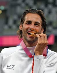 Non manca l'esperienza all'ucraino andriy protsenko , vincitore all'olimpico nello scorso settembre, e nemmeno all'australiano brandon starc. Tjkbbekbk1rlgm