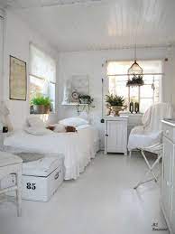 10 Beautiful Bedroom Decoration Ideas With Soft White Shades Xtradecor Beautiful Bedrooms Chic Bedroom White Rooms