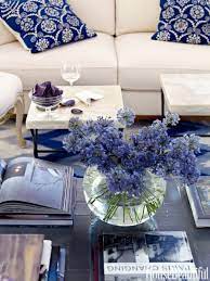 How A Classic Color Combination Gets A Bold Update Beautiful Living Rooms Blue White Decor White Decor