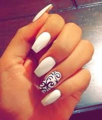 Uñas blancas mate, combinadas con dorado, plata, rosa, negro y mucho más! 40 Disenos De Unas Decoradas Para Cualquier Ocasion Con Cual Os Quedais Disenos De Unas Acrilicas Disenos De Unas Unas Acrilicas Blancas