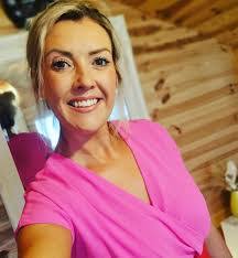 Jen Cameron's Instagram, Twitter & Facebook