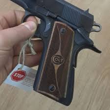 Tabanca Kabzeleri Pistol Grips Panosundaki Pin