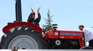 Mehmet şimşeker, 25 yillik birikimiyle kendi markasini kurdu. Turkiye Gazetesi Foto Galeri Milli Traktor Tarlaya Indi