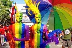 Hoy 28 de junio celebramos el día internacional del orgullo lgbt, hemos avanzado mucho, pero aun queda muchisimo que avanzar. Orgullo Gay Celebrando 50 Arcoiris