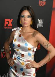 Слушать песни и музыку halsey онлайн. Am Babybauch Schwangere Halsey Zeigt Endometriose Narben Promiflash De