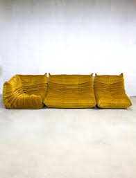 A space age vintage beige ligne roset togo corner sofa, which was designed by michel ducaroy 1970s. Vintage Velours Bank Togo Ligne Roset Velvet Sofa Michael Ducaroy Togo Sofa Ligne Roset Weird Furniture