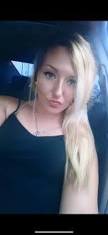 Lindsey Lynn's Instagram, Twitter & Facebook