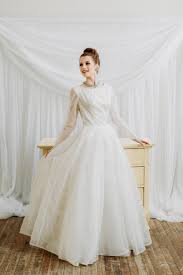 1950s White Wedding Dress Chic Vintage Brides Wedding Dresses Lace Wedding Dresses Unique Timeless Wedding Dress