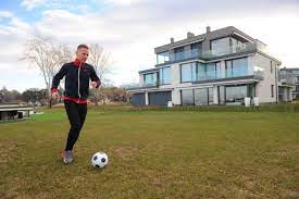 Born 23 december 1986) is a hungarian professional footballer who plays for nemzeti bajnokság ii club debreceni vsc and the hungary national team. Dzsudzsak Balazs Siofoki Nyaraloja Fotok A Luxusapartmanrol