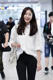 Men that don't look at other girls, understanding & is helpful. Gfriend Sinb Airport Casual Fashion ì—¬ìžì¹œêµ¬ ì‹ ë¹„ ê³µí•­íŒ¨ì…˜ ì‚¬ë³µ Name Sinb Hwang Age 18 Height 165cm Mode Korea Model Pakaian Bandara Model Pakaian