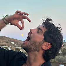 Happiest of birthdays to you @alexpapazianis 🤗🥂