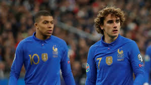 Het frans voetbalelftal met de bijnaam ''les bleus'' werd eenmaal wereldkampioen en tweemaal europees. Frankrijk Schittert In Speciale Shirts Voetbal Telegraaf Nl