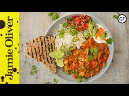 Nykokt ris är perfekt till chili con carnen. One Pot Chilli Jamie Oliver The Lean Machines Youtube