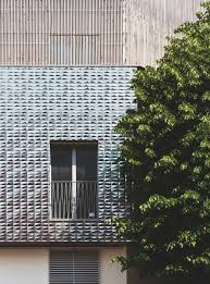 Carreaux Tridimensionnels En Gres Cerame Emaille De La Collection Diamante Dessinee Par 5 1aa Alfonso Femia G Facade Maison Architecture De Facade Facade Bois